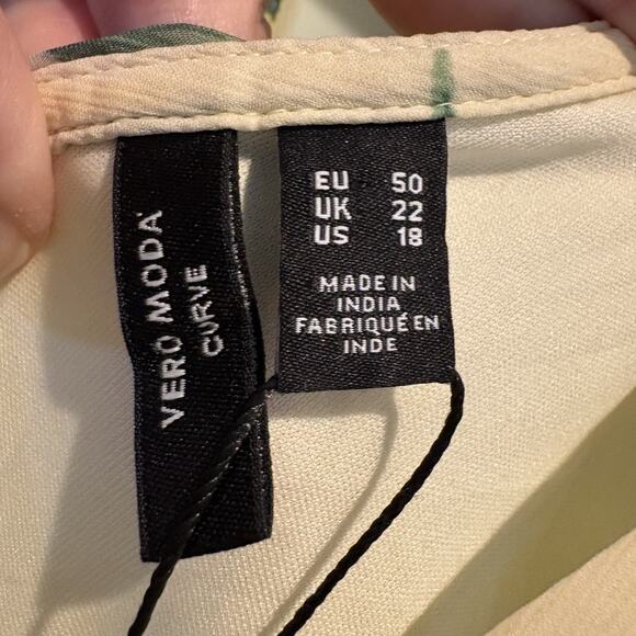 NWT Lemon Print Midi Dress Women 18 Yellow Vero Moda Curve Sheer Flutter Sleeve - Picture 8 of 16